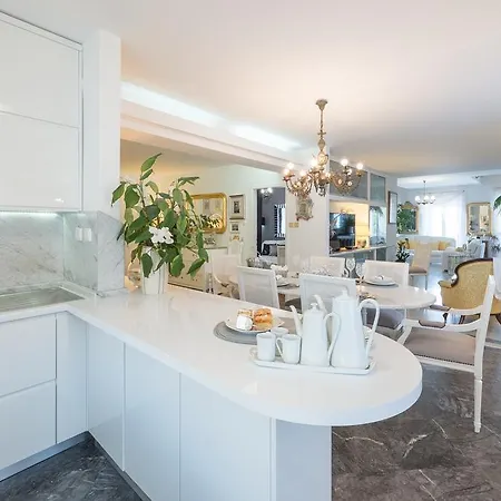 Luxury Old Town With Breathtaking Sea View Apartment