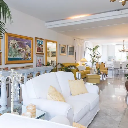 Luxury Old Town With Breathtaking Sea View Apartment