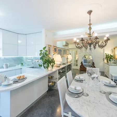 Luxury Old Town With Breathtaking Sea View דירה